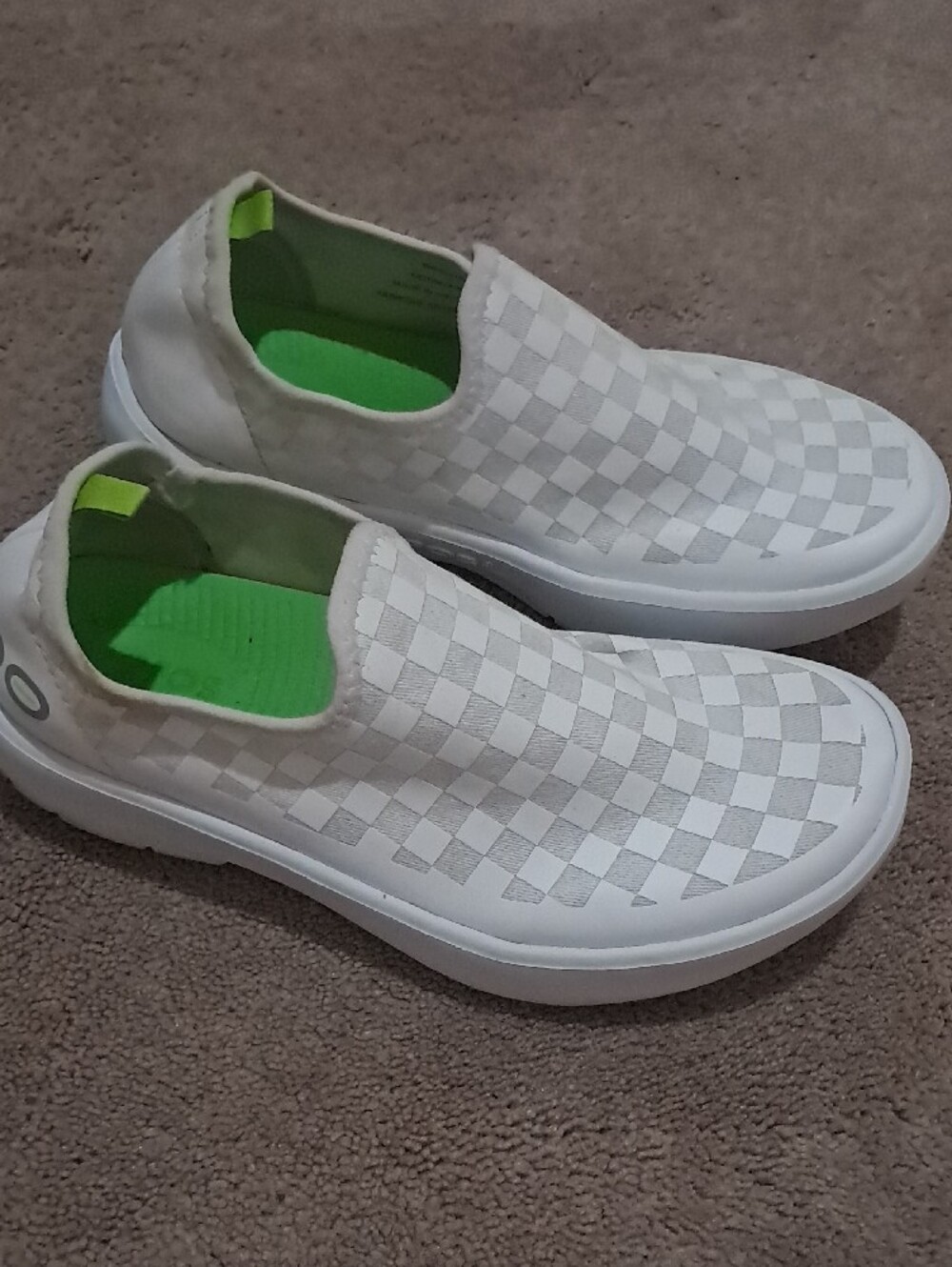 OOFOS White Checkered Slip-On Athletic Shoes with Green Insole - Picture 2 of 4